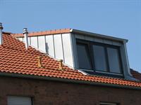 Wohnraumerweiterung in einem Dachgeschoss - Aufbau einer Dachgaube mit Metallverkleidung