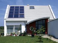 Solartechnik - Ansicht einer Photovoltaikanlage auf einem Steildach